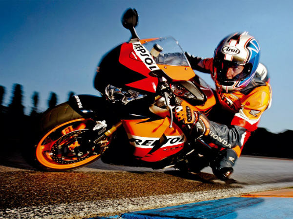 మోటార్‌సైకిల్ నడిపటం వలన తీవ్ర ప్రమాదాలు లేదా మరణం సంభవిస్తుందా?