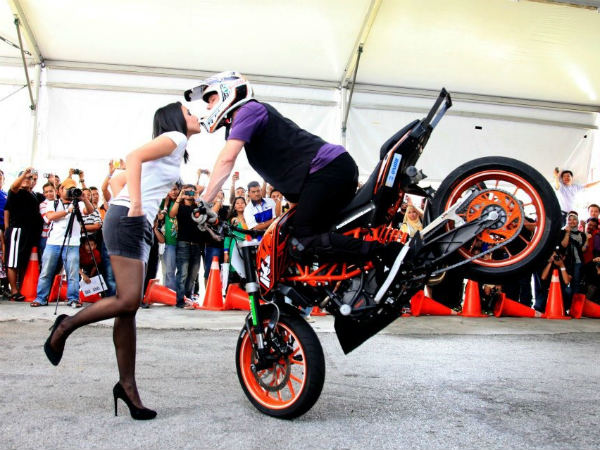 బైక్ ఉంటే, అమ్మాయిలు లవ్‌లో పడాతారా?