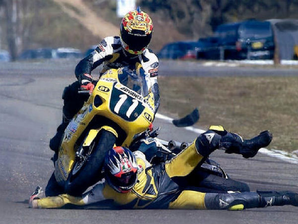 హెల్మెట్ల వల్ల మెడ విరుగుతుందా?