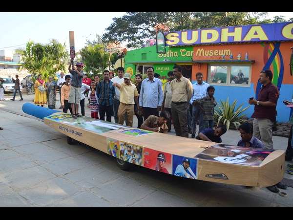 క్రికెట్ దేవుడికి దండం.. సుధాకర్ స్టైల్‌లో