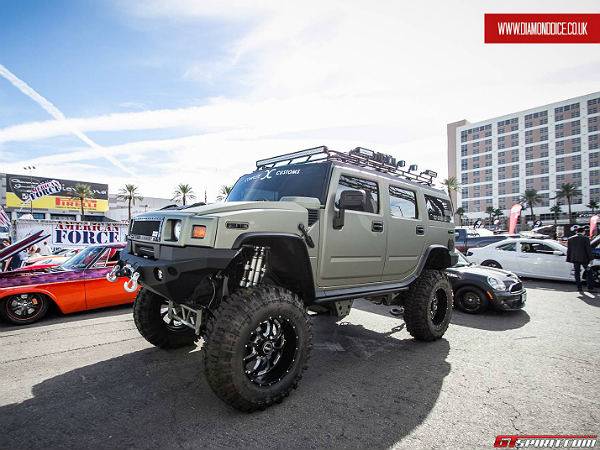 2013 సెమా షో హైలైట్స్; హాట్ కార్స్ అండ్ బూత్ గర్ల్స్