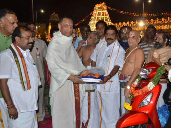 టిటిడికి జూపిటర్ స్కూటర్‌ను కానుకిచ్చిన టీవీఎస్