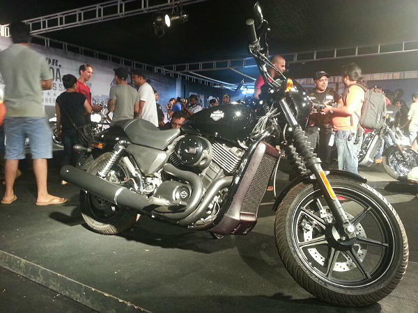 గోవాలో హ్యార్లీ చవక బైక్..