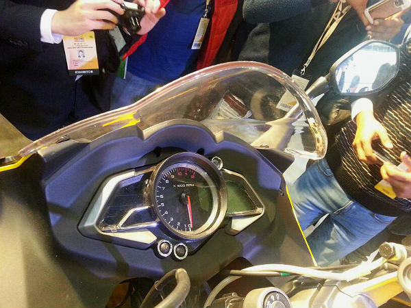 పల్సర్ సిఎస్400, ఎస్ఎస్400 బైక్స్