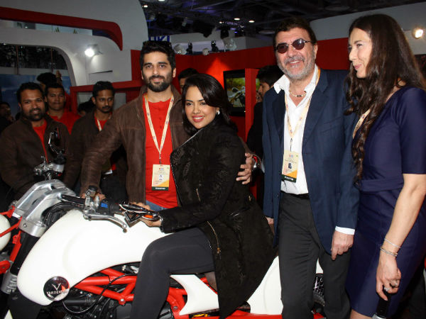 వర్డెంచి కాన్సెప్ట్ బైక్‌ను ఆవిష్కరించిన సమీరా రెడ్డి