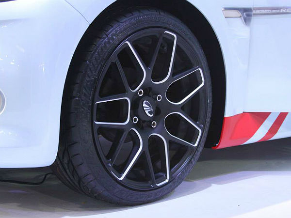 మహీంద్రా హలో స్పోర్ట్స్ కార్ ఆవిష్కరణ