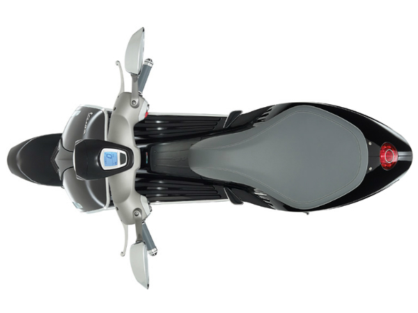 వెస్పా 946: ధర రూ.9 లక్షలు