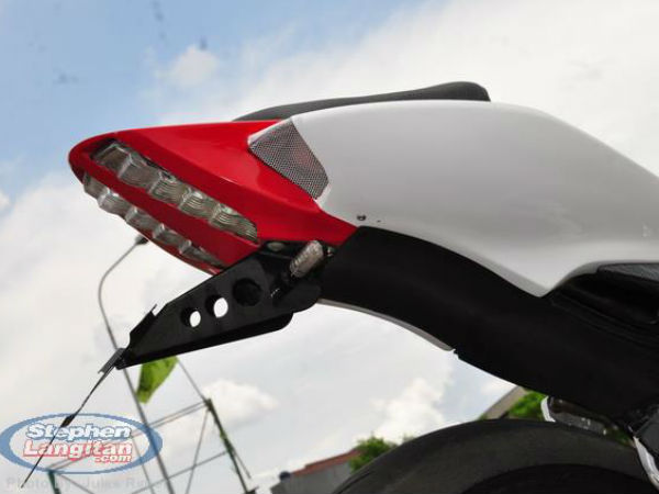 సూపర్‌బైక్ అవతారంలో బజాజ్ పల్సర్ 220