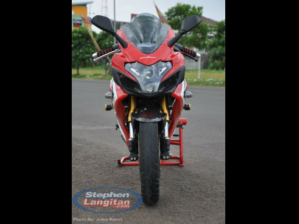 సూపర్‌బైక్ అవతారంలో బజాజ్ పల్సర్ 220