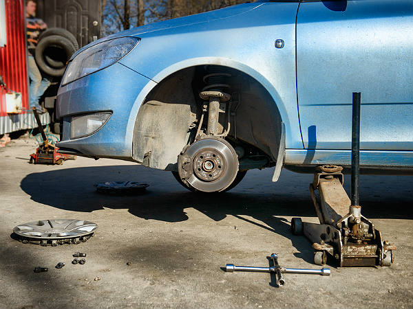 కార్ జాక్‌తో జర భద్రం బాసూ..!