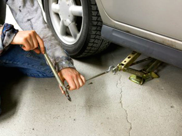 కార్ జాక్‌తో జర భద్రం బాసూ..!