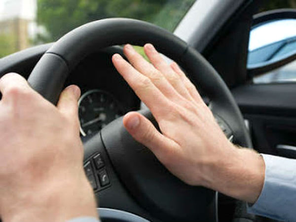 మలుపుల వద్ద హారన్ ఉపయోగించండి