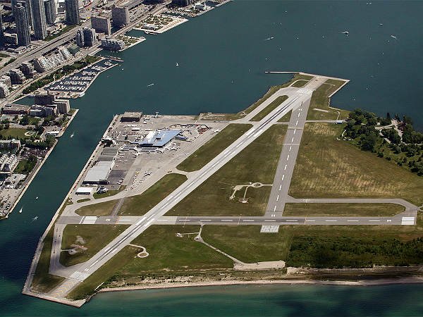 టొరంటో ఐలాండ్ ఎయిర్‌పోర్ట్