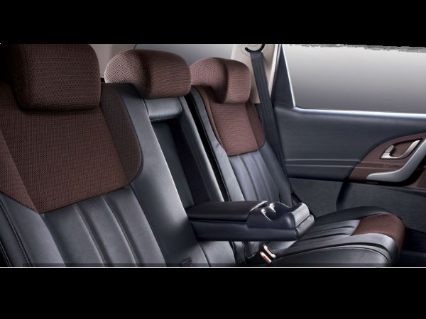 స్పోర్టీ లెథర్ సీట్స్