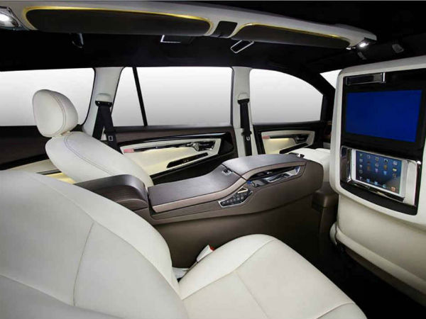 ఇన్నోవా కోసం డిసి డిజైన్స్ నుంచి లాంజ్ ప్యాకేజ్