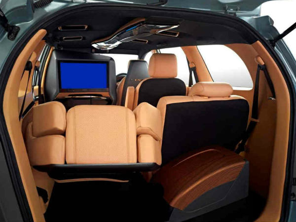 ఇన్నోవా కోసం డిసి డిజైన్స్ నుంచి లాంజ్ ప్యాకేజ్