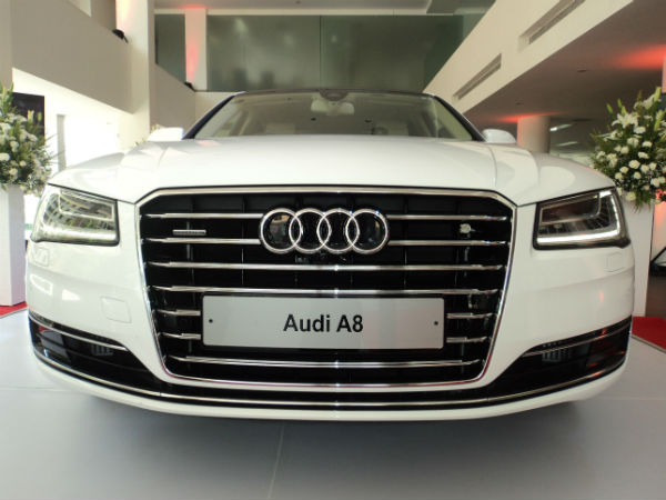 బెంగుళూరులో ఆడి ఏ8ఎల్ విడుదల