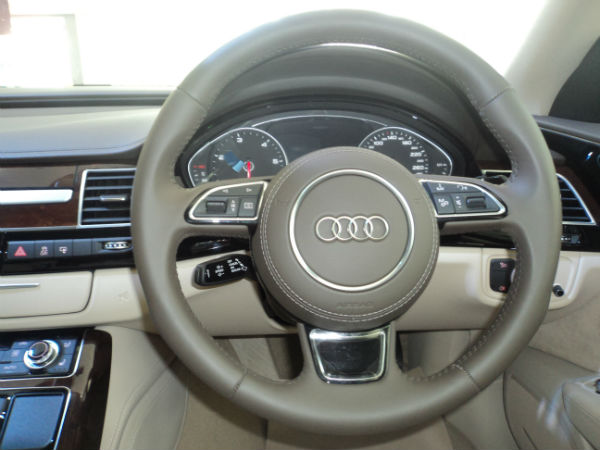 బెంగుళూరులో ఆడి ఏ8ఎల్ విడుదల