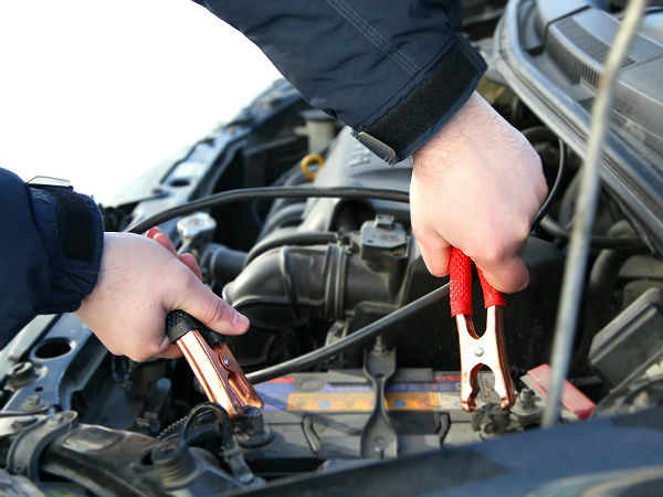 కారు బ్యాటరీ షాక్ కొడితే చచ్చిపోతారా..?