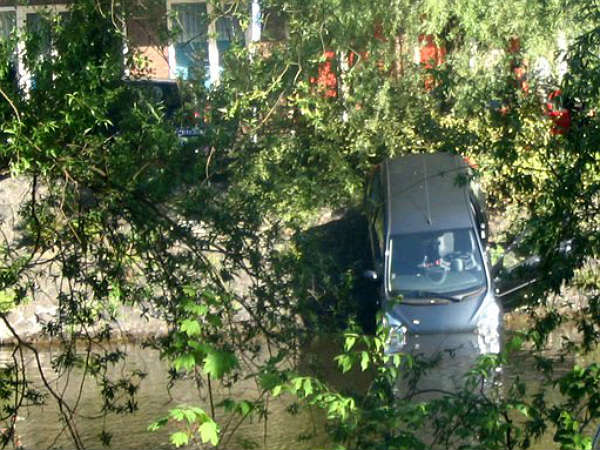 విచిత్రమైన యాక్సిడెంట్స్