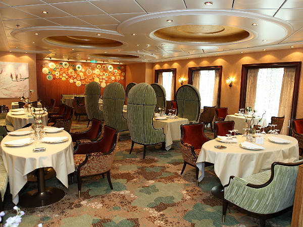 డైనింగ్ రూమ్