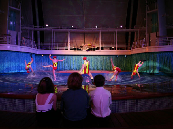 లైవ్ డ్యాన్స్