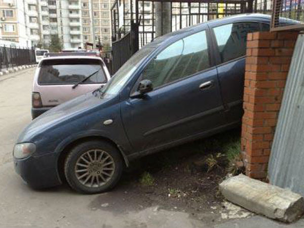 ఫన్నీ కార్ పార్కింగ్ ఫొటోస్