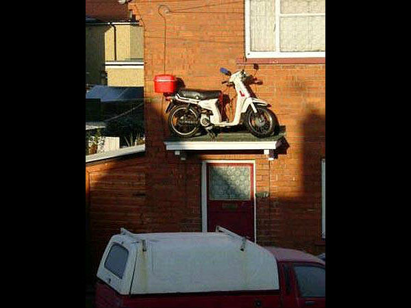 ఫన్నీ కార్ పార్కింగ్ ఫొటోస్