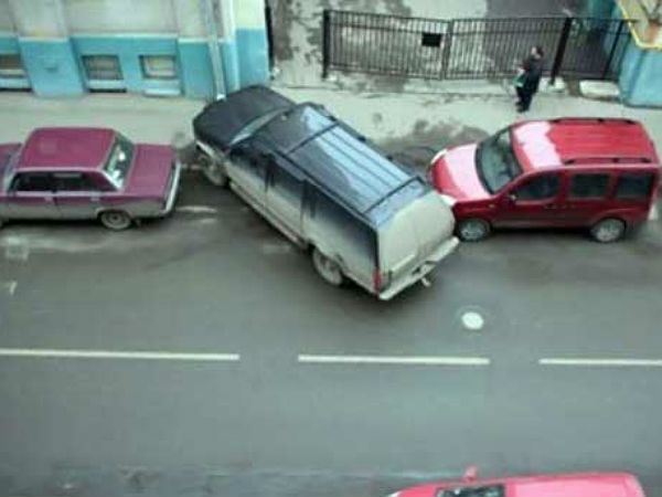 ఫన్నీ కార్ పార్కింగ్ ఫొటోస్