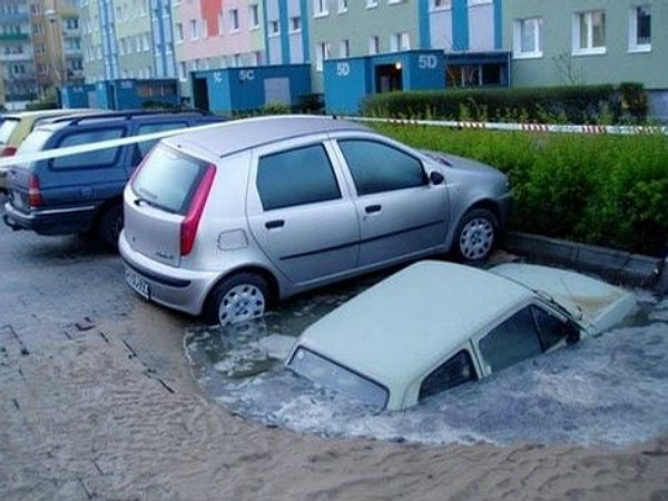 ఫన్నీ కార్ పార్కింగ్ ఫొటోస్