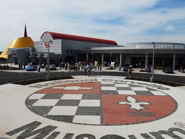 కార్వెట్ మ్యూజియంలో సింక్‌హోల్