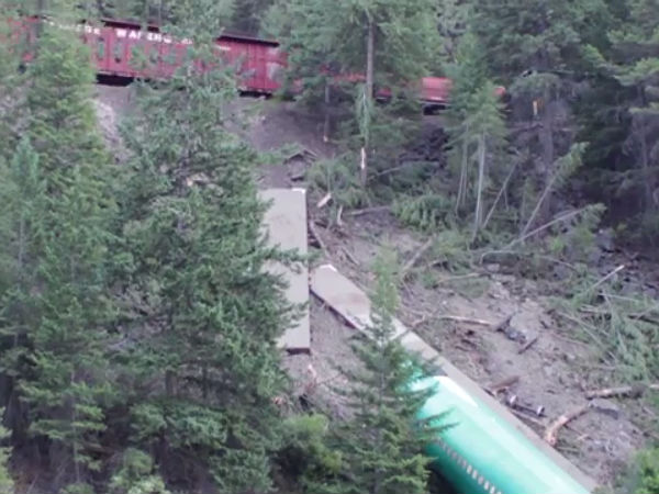 నదిలో పడిన మూడు బోయింగ్ విమానాలు