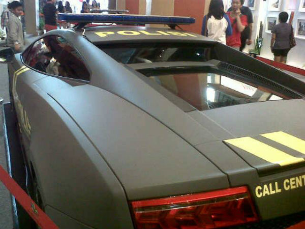 ఇండోనేషియా పోలీసుల కోసం లాంబోర్గినీ సూపర్‌కార్లు