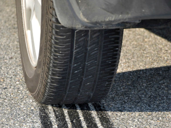 1. యాంటీ-లాక్ బ్రేకింగ్ సిస్టమ్ (ఏబిఎస్)