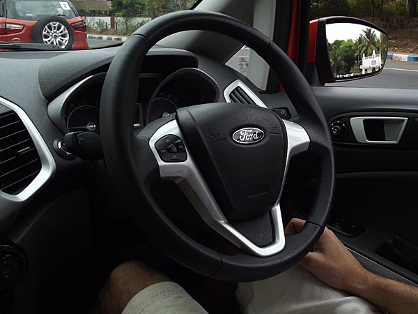 9. స్టీరింగ్ మౌంటెడ్ కంట్రోల్స్