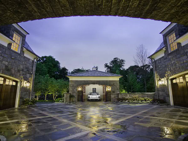 సుందరమైన 'కార్ గ్యారేజ్‌లు'