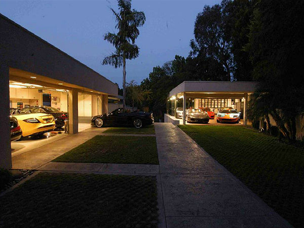 సుందరమైన 'కార్ గ్యారేజ్‌లు'