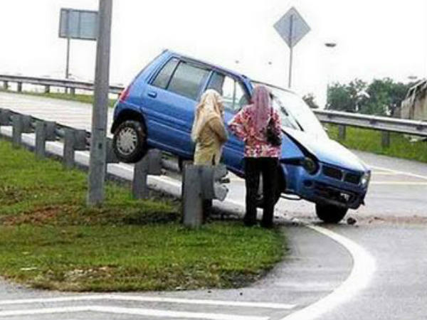 స్ట్రేంజ్ ఆటోమొబైల్ యాక్సిడెంట్స్