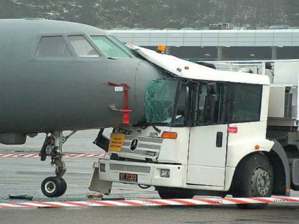 స్ట్రేంజ్ ఆటోమొబైల్ యాక్సిడెంట్స్