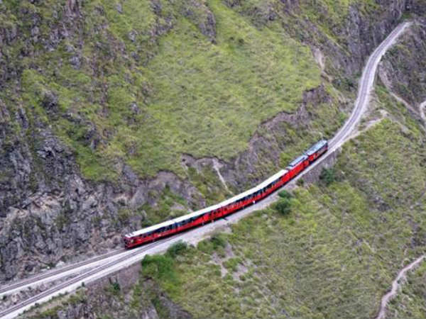 డేంజరస్ ట్రైన్ రూట్స్