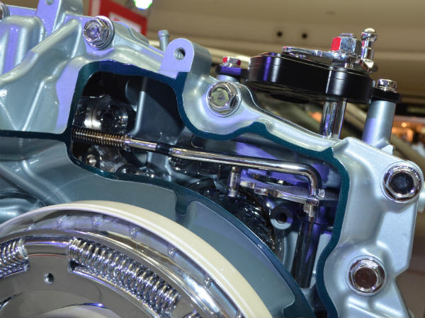 నిస్సాన్ సివిటిని డ్రైవ్ చేసే విధానం