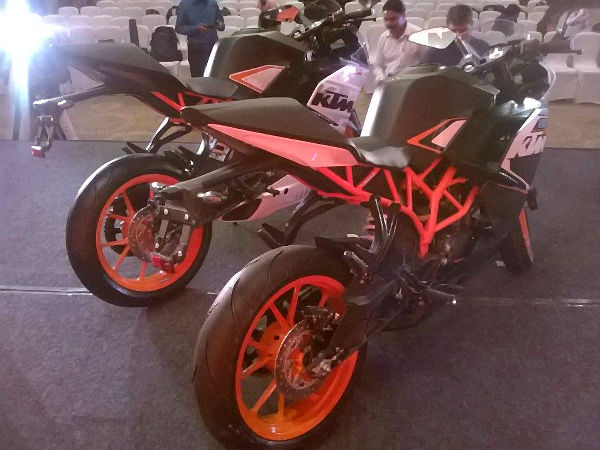 కెటిఎమ్ ఆర్‌సి 200, 390 విడుదల