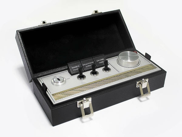 గోల్డ్ ప్లేటెడ్ ఆస్టన్ మార్టిన్ డిబి5