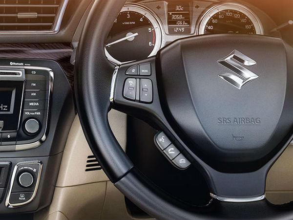 స్టీరింగ్‌పై కంట్రోల్స్