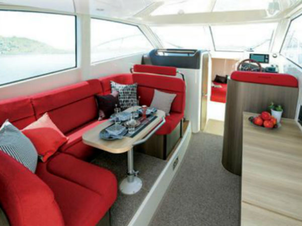 టొయోటా పోనమ్-31 స్పోర్ట్స్ యుటిలిటీ లగ్జరీ క్రూజర్