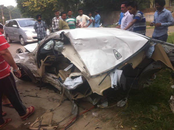 మూడు ముక్కలైన బిఎమ్‌డబ్ల్యూ కార్