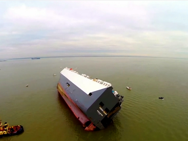 కడలి పాలైన 1200 లగ్జరీ కార్లు