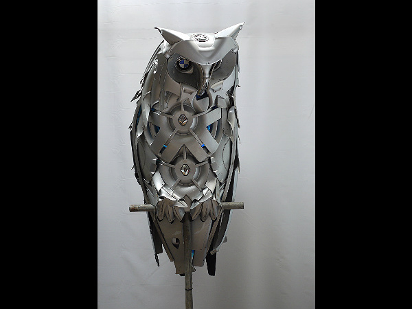 పనికిరాని కార్ పార్ట్స్‌తో అద్భుత కళాఖండాలు