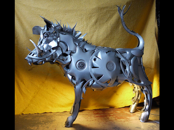 పనికిరాని కార్ పార్ట్స్‌తో అద్భుత కళాఖండాలు