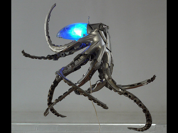 పనికిరాని కార్ పార్ట్స్‌తో అద్భుత కళాఖండాలు